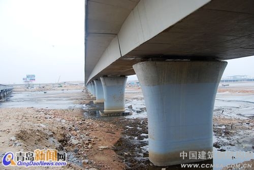 跨海大橋的建成將使青島老港、油港、前灣港連為一個整體